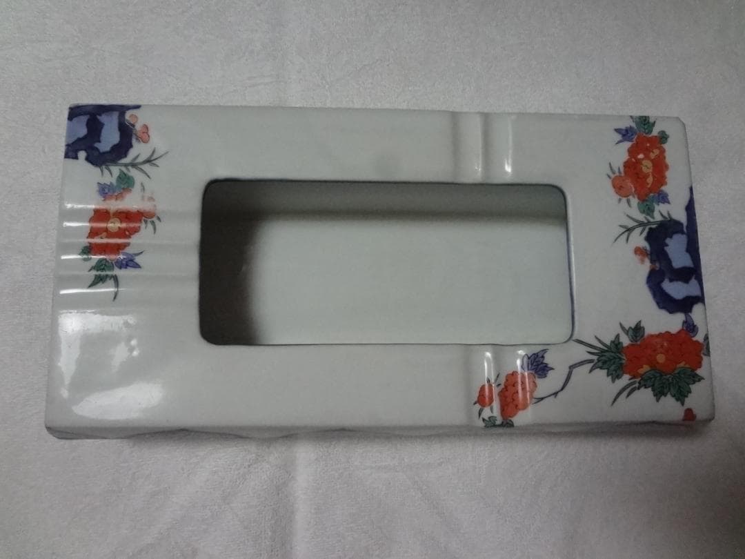 白・青2個セット四角い灰皿●昭和レトロ 有田焼  和柄 灰皿 陶器製 料亭 旅館