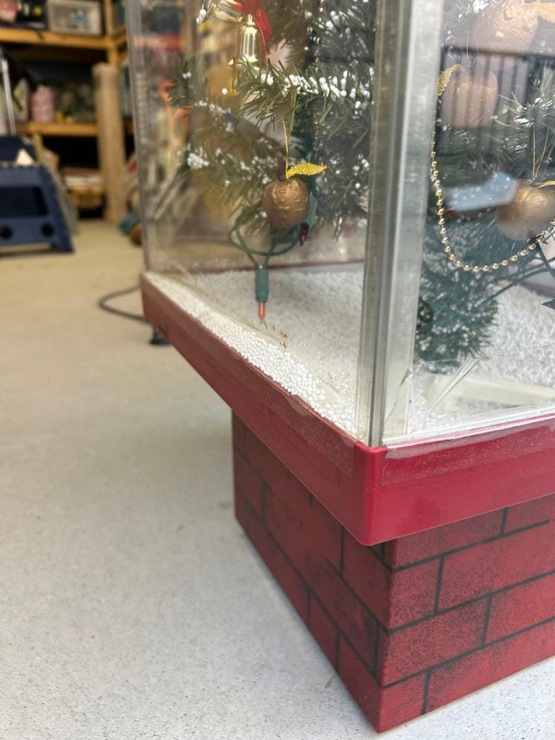 クリスマスツリー電動縦92センチ横40センチです。球も点灯して雪降らします。