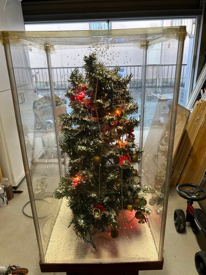 クリスマスツリー電動縦92センチ横40センチです。球も点灯して雪降らします。