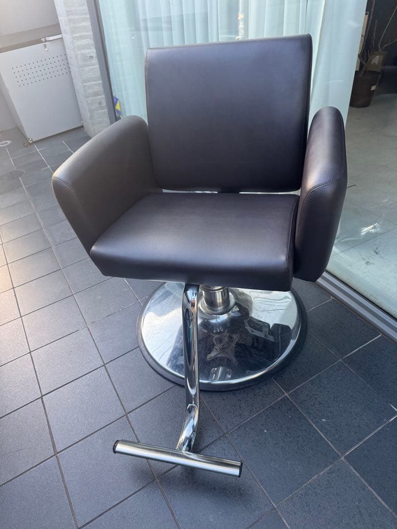 2台在庫あり　美容室　スタイリングチェア　ビューティガレージ ス 回転式チェア