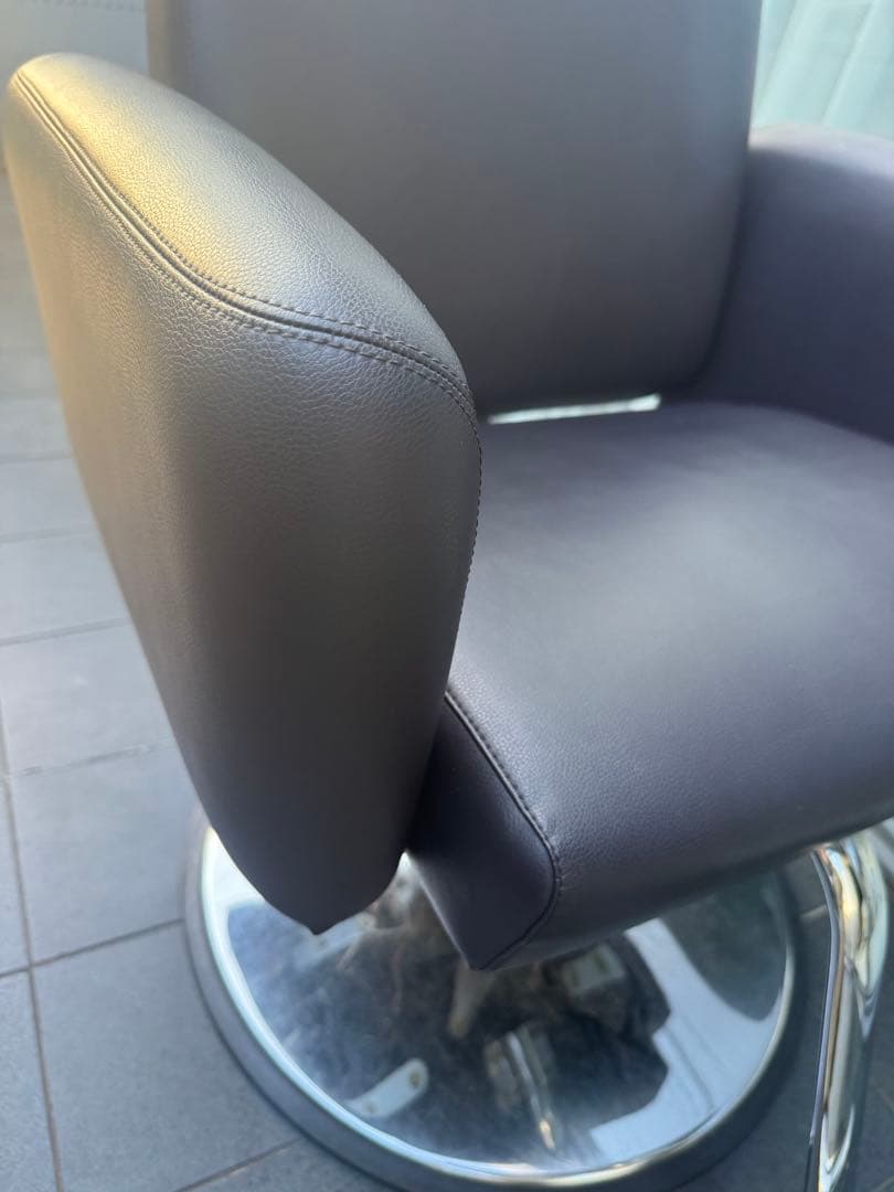 2台在庫あり　美容室　スタイリングチェア　ビューティガレージ ス 回転式チェア