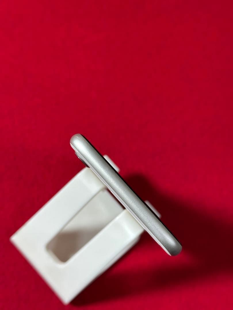 【9350】iPhone SE3第3世代スターライト 64GB simフリー