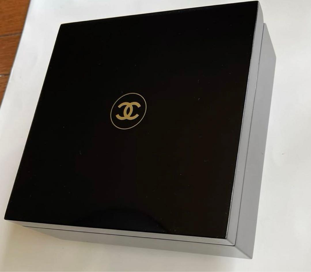 CHANEL コフレキットの木製小箱 ヴァニラペーパーアート付き