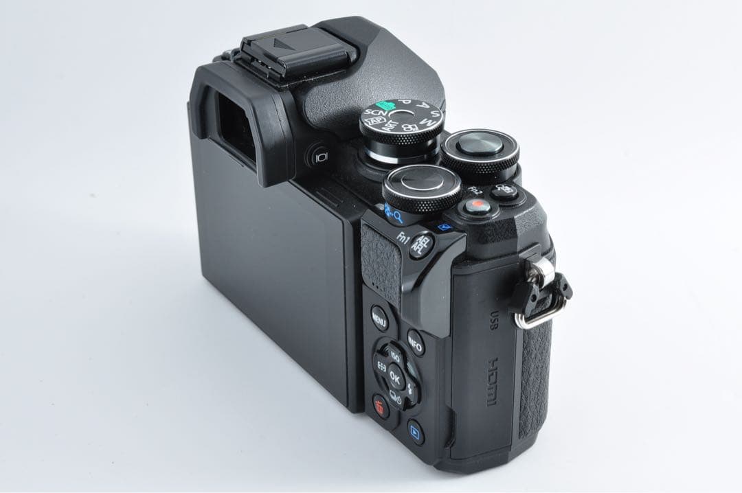■ほぼ新品■OLYMPUS OM-D E-M10 Mark III ダブルズーム