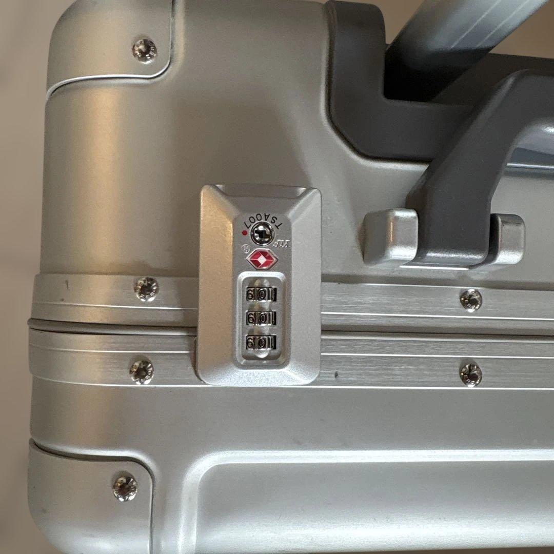 ゼロハリバートン　アルミキャリーケース