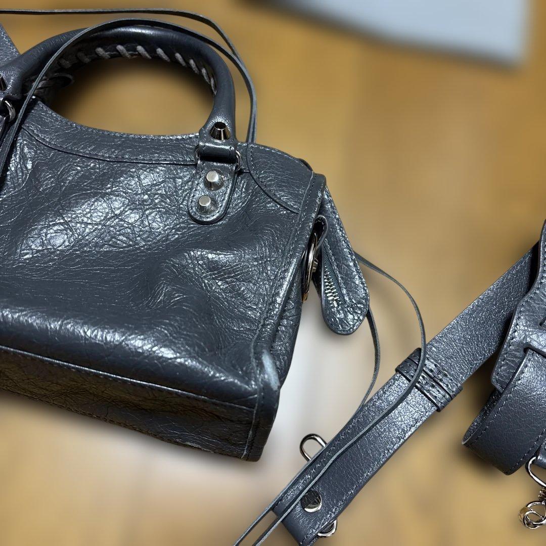 BALENCIAGA シティー　グレー