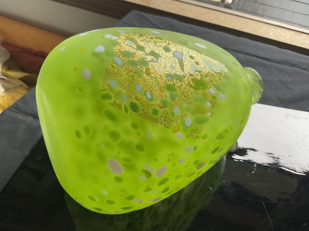 藤田喬平　美しい「新緑色吹雪紋花瓶」