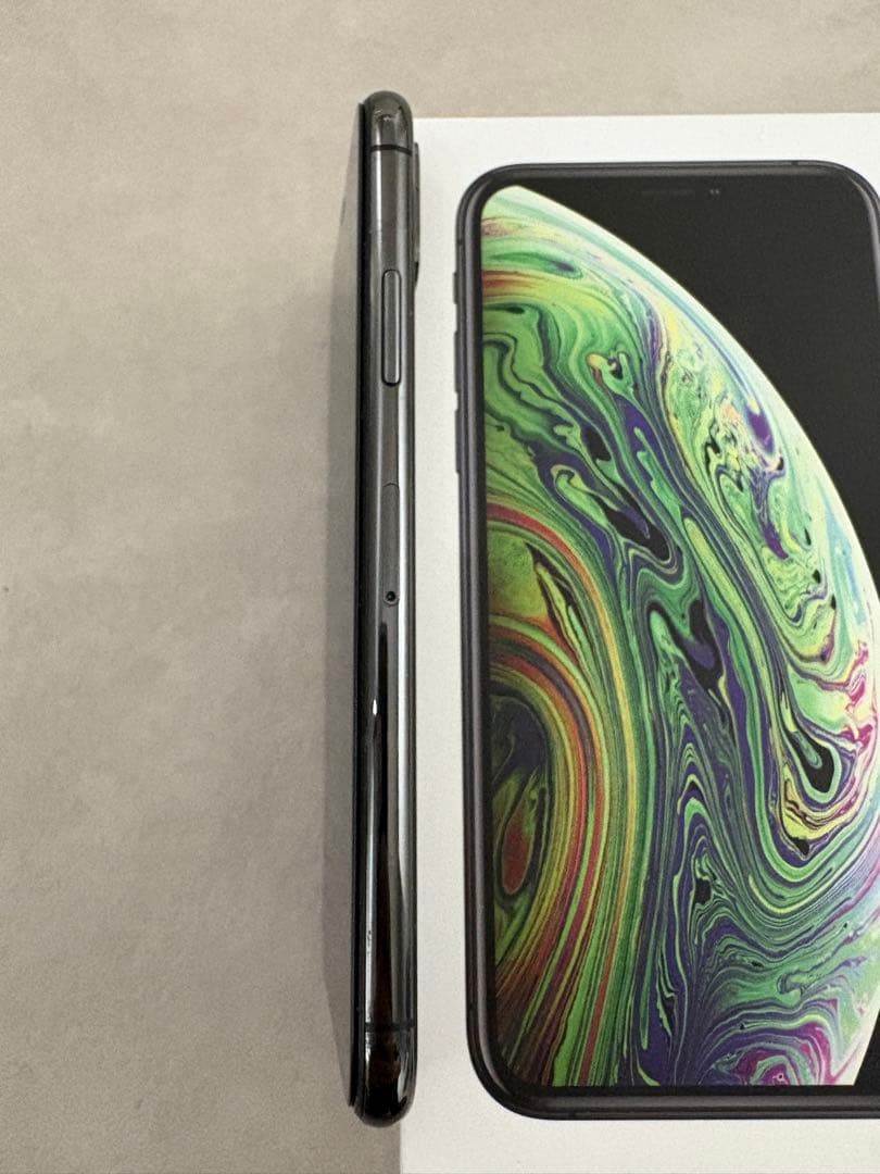 iPhone XS 256GB スペースグレー SIMフリー 美品/画面保護付