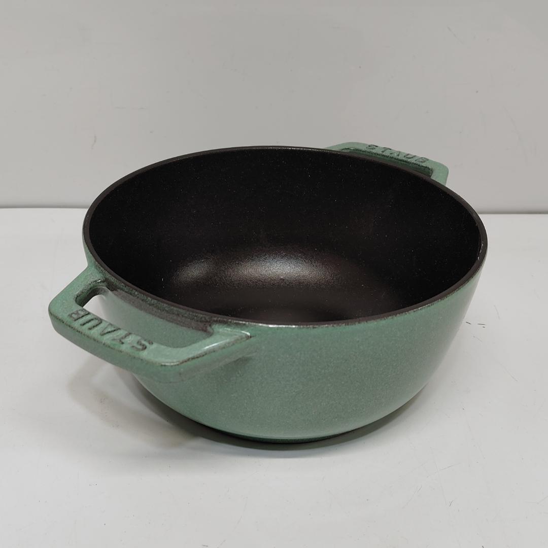 未使用 staub ストウブ ワナベ セージグリーンM 両手鍋 m1196