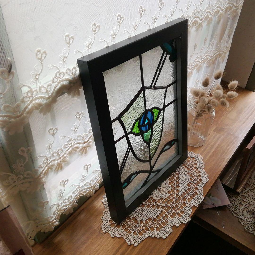販売済みサンプル画像ハンドメイドのステンドグラス　青い薔薇の紋章