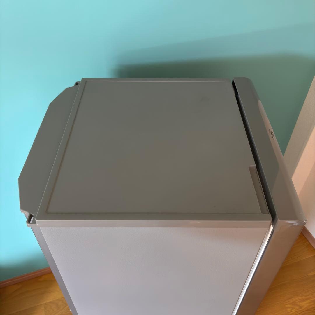 アクア冷凍冷蔵庫　126L　横縞模様低温フリーケース自動霜取り機能付き22年製