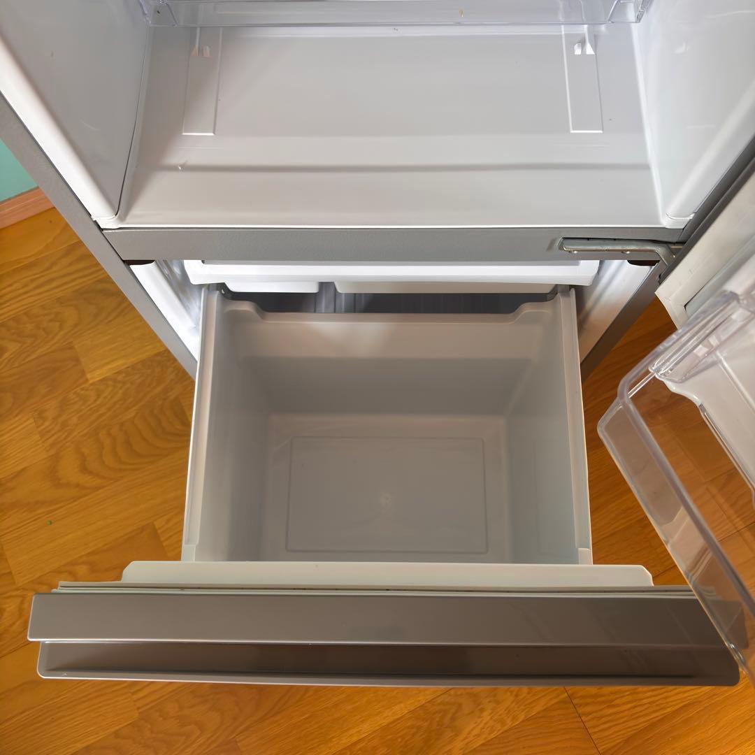 アクア冷凍冷蔵庫　126L　横縞模様低温フリーケース自動霜取り機能付き22年製
