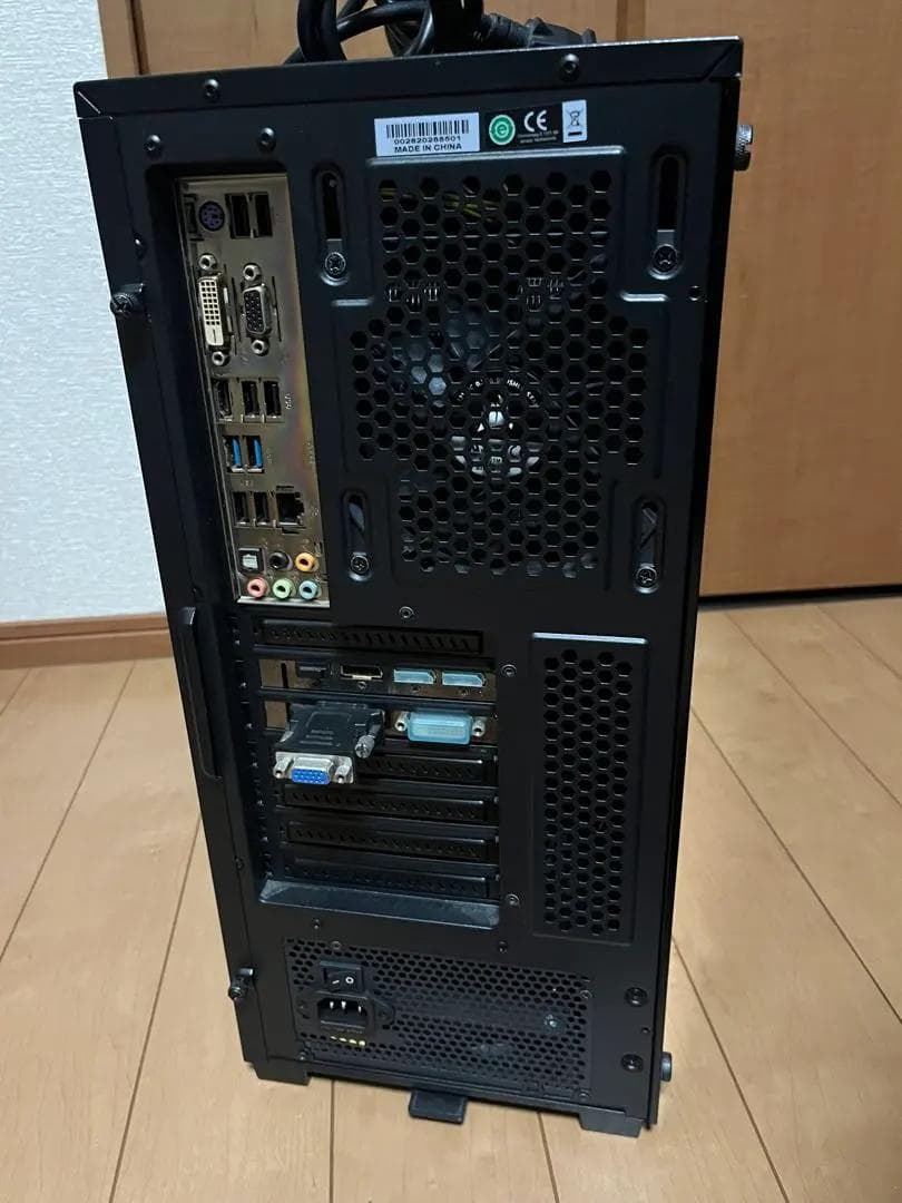 【ジャンク品】ゲーミングPC/モニタ/ワイヤレスキーボード×３など