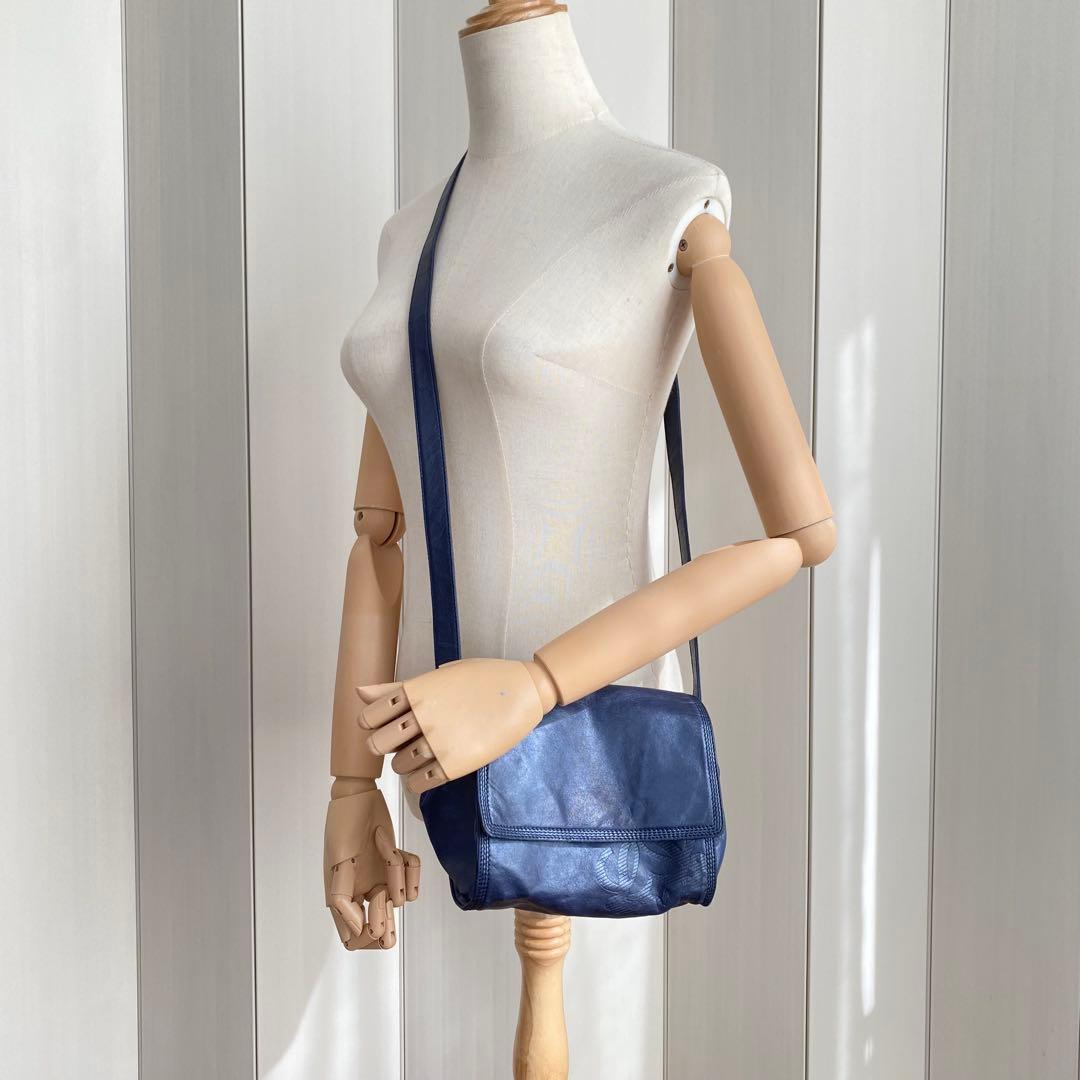 ロエベ ネイビー ナッパレザーショルダーバッグ アナグラム メタリック