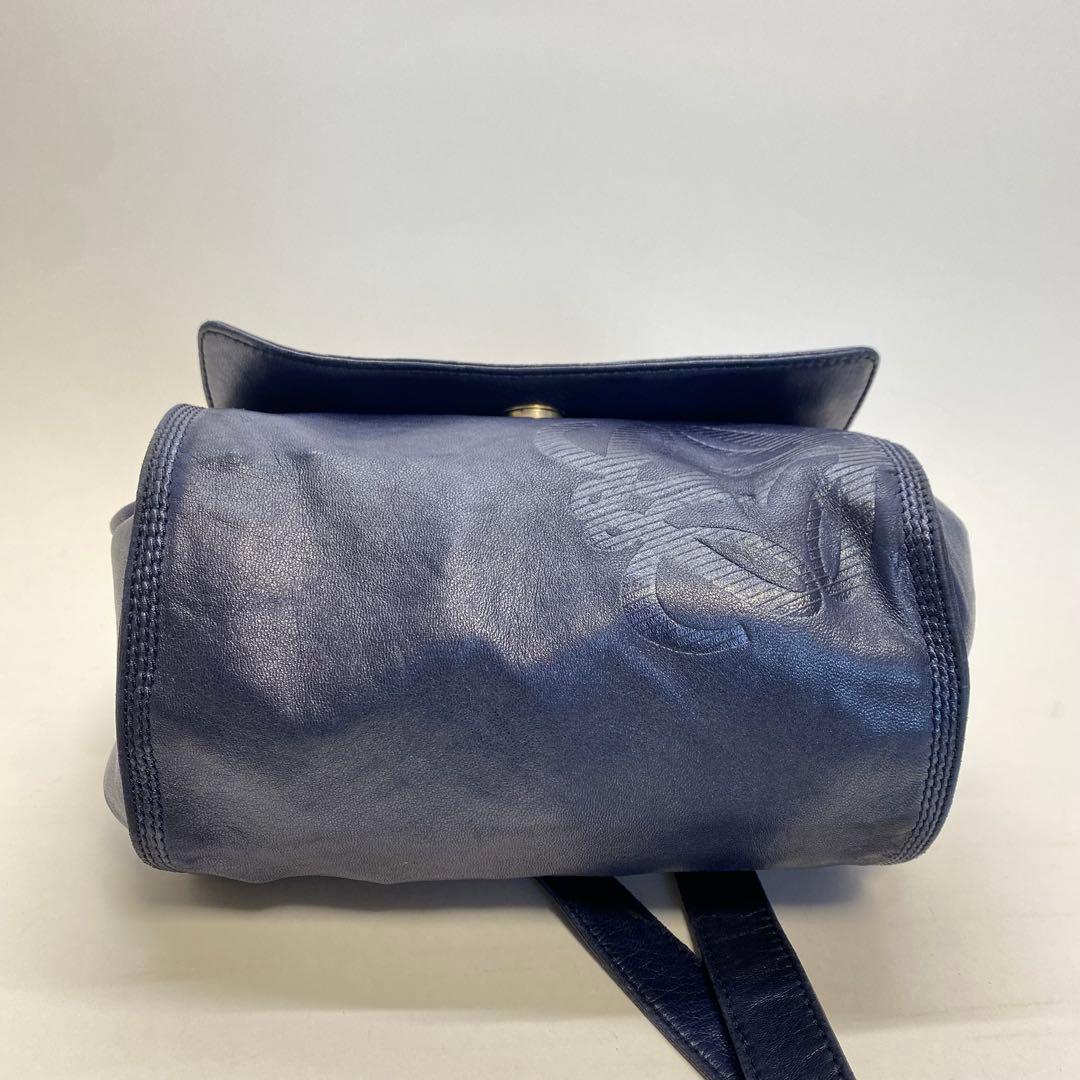 ロエベ ネイビー ナッパレザーショルダーバッグ アナグラム メタリック