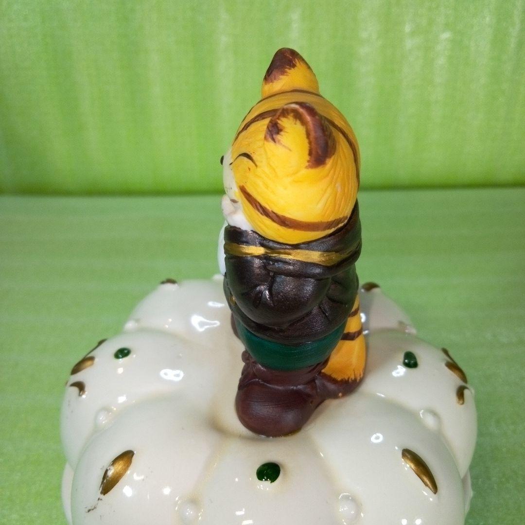 猫のフィギュア付きオルゴール　曲名:トイランド　小物入れ　陶器製？　レトロ