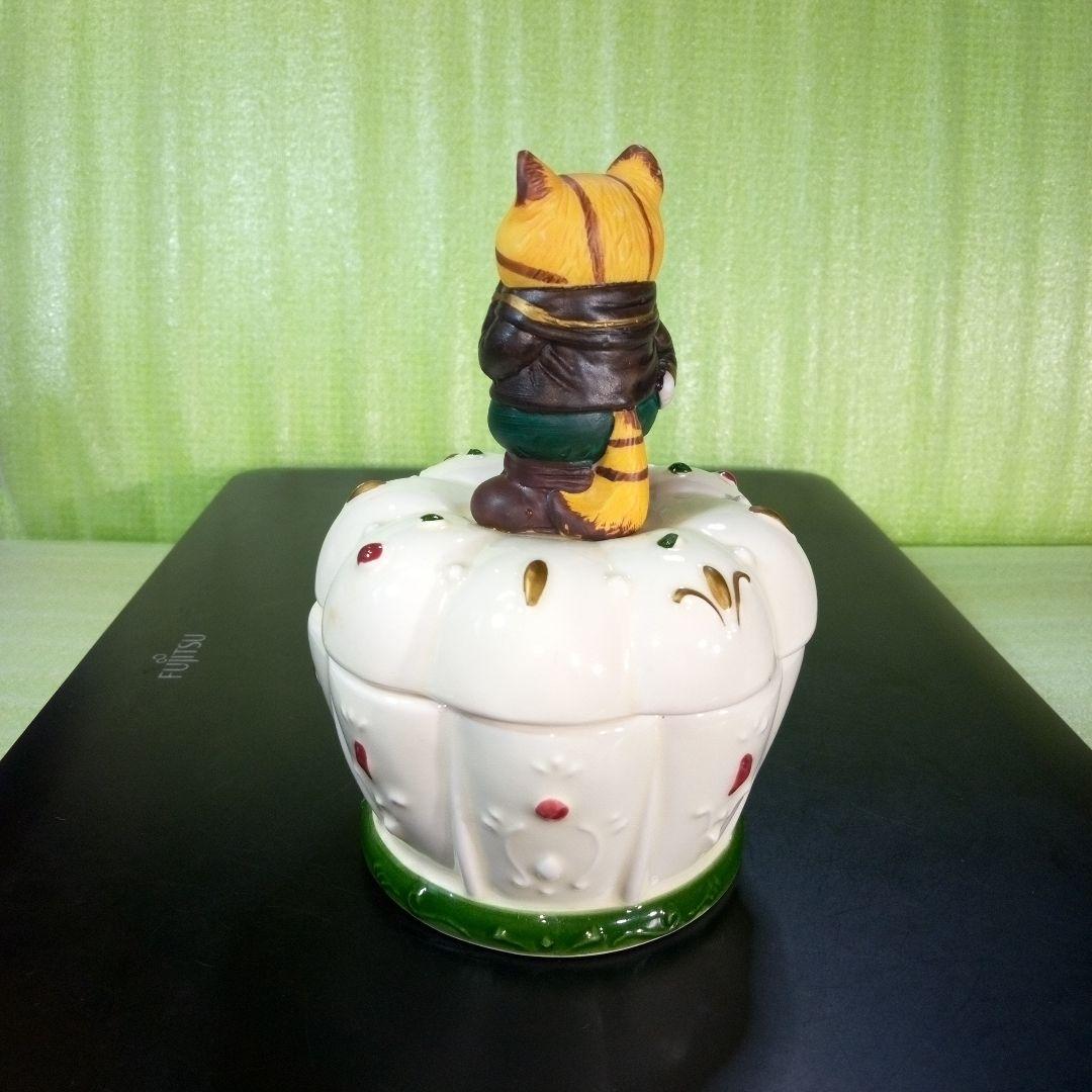 猫のフィギュア付きオルゴール　曲名:トイランド　小物入れ　陶器製？　レトロ