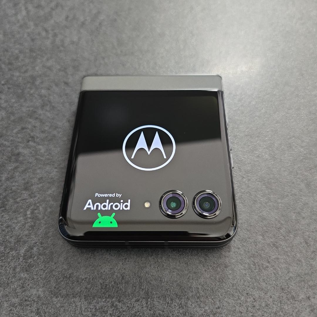 [使用時間・短期] motorola razr 50s コアラグレイ オマケ多数