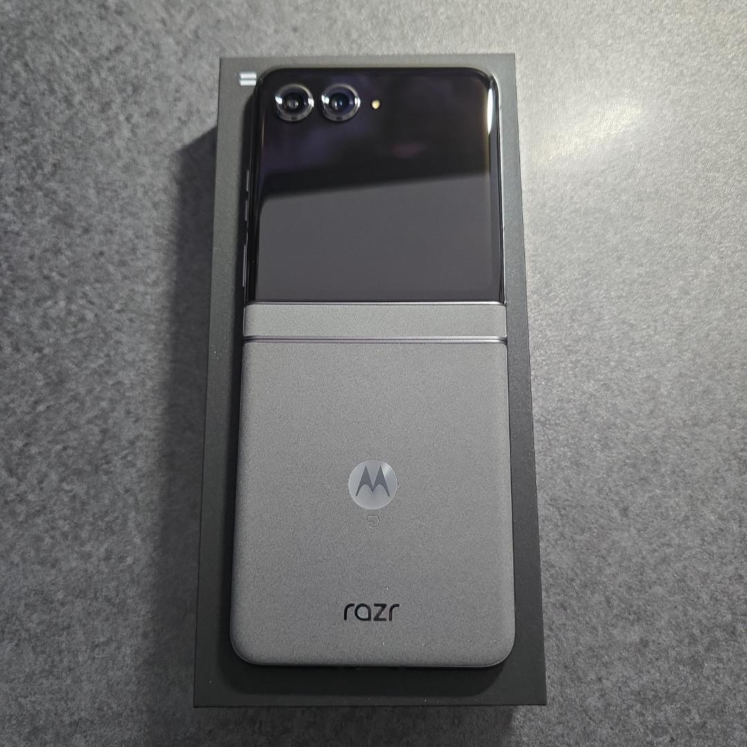 [使用時間・短期] motorola razr 50s コアラグレイ オマケ多数