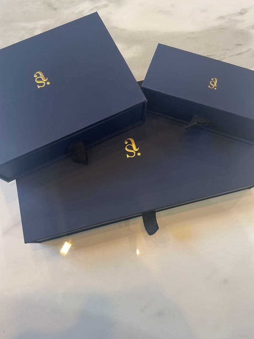 お値下げ明日まで⭐︎iPhone16pro ケース リップケース・ストラップ付き