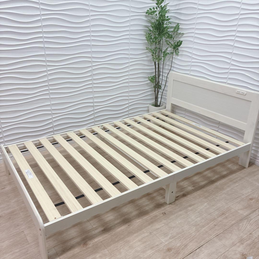 ◇大阪府 神戸市 配達料無料！◇ニトリ◇すのこベッド◇コンセント付き◇セミダブル