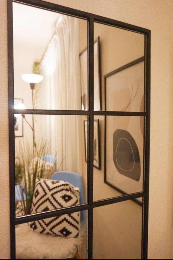 格子状フレームの壁掛け鏡（ブラック・ホワイト） 9枚ミラー