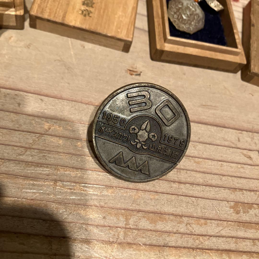 古*ン様 勲章まとめ 勲章 徽章 記章 バッジ 記念章勲章 勲八等白色桐葉章 詳