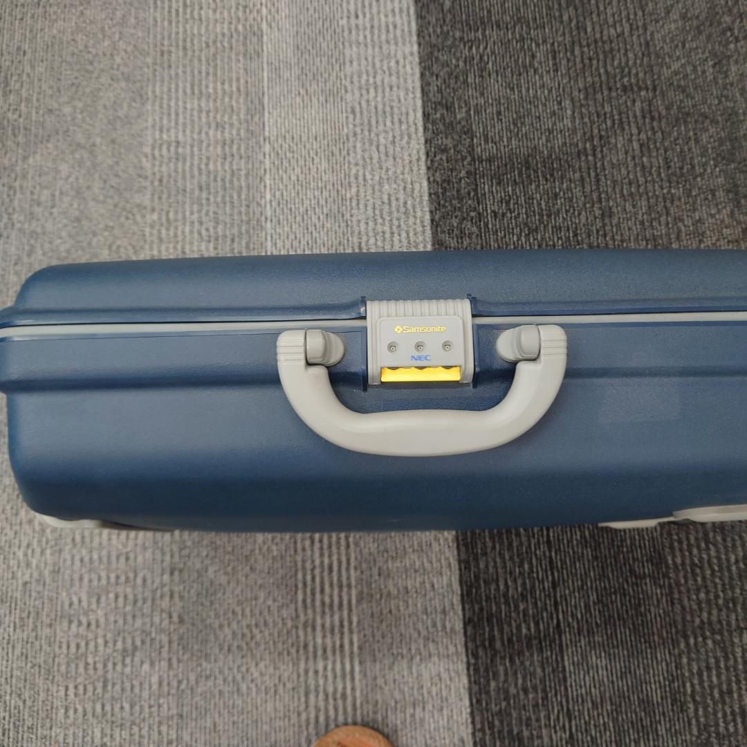 業務用NECプロジェクターMT1050J80型　キャリー他フル装備