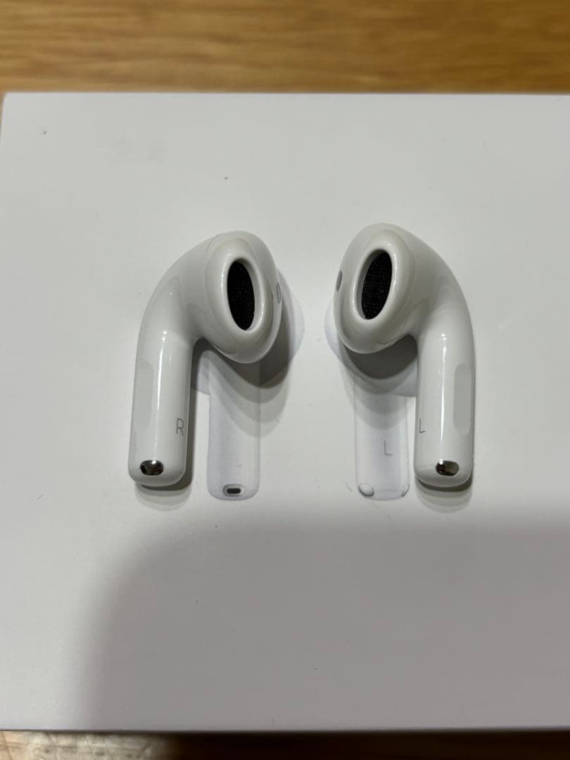 Apple AirPods 4 本体　アクティブノイズキャンセリングなし