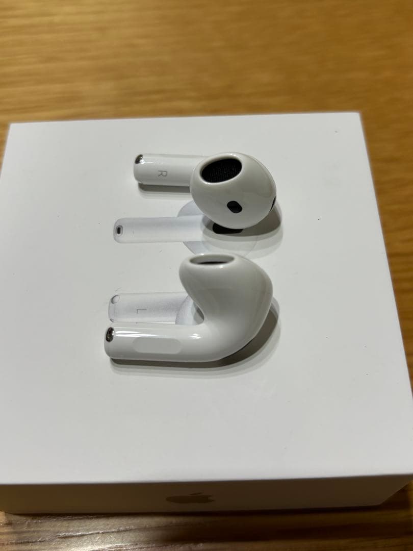 Apple AirPods 4 本体　アクティブノイズキャンセリングなし