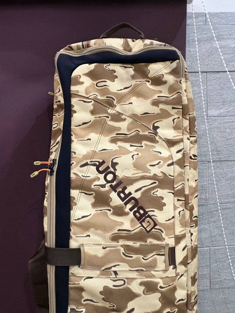 BURTON 迷彩柄キャリー付きボードケース