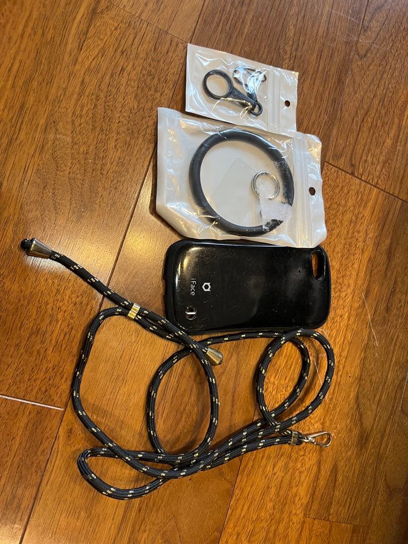 Apple iPhone 6S 64GB ケース　ストラップ付　イヤホン