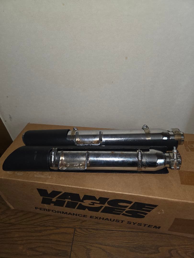 バンス＆ハインズ　ソフティル用スリップオンマフラー