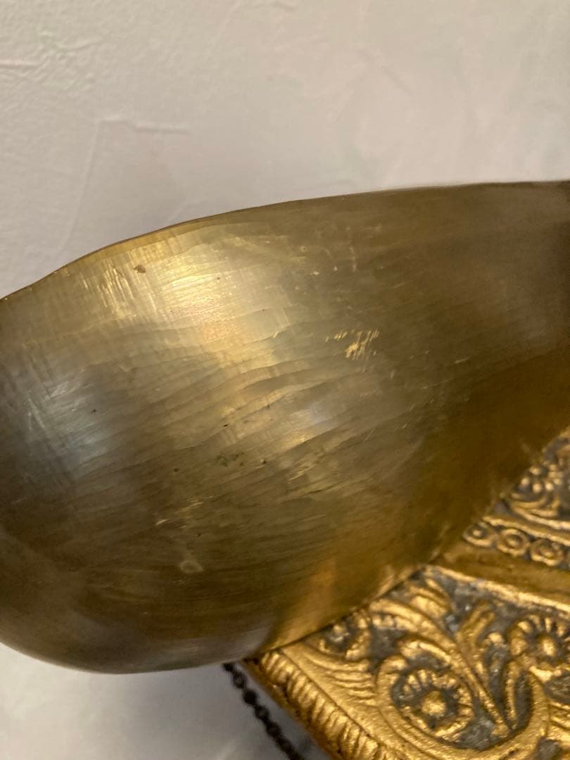 ブラス、真鍮製 孔雀の彫刻