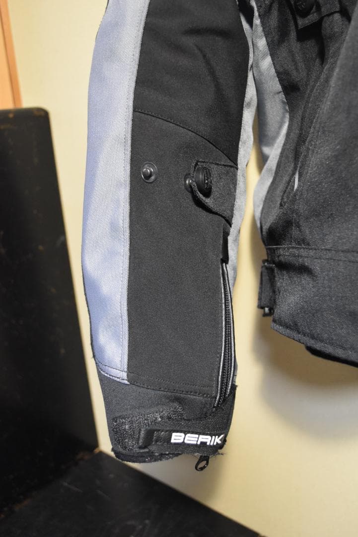 h*o様 BERIK バイク用プロテクターナイロンジャケット 黒/グレー　サイズ