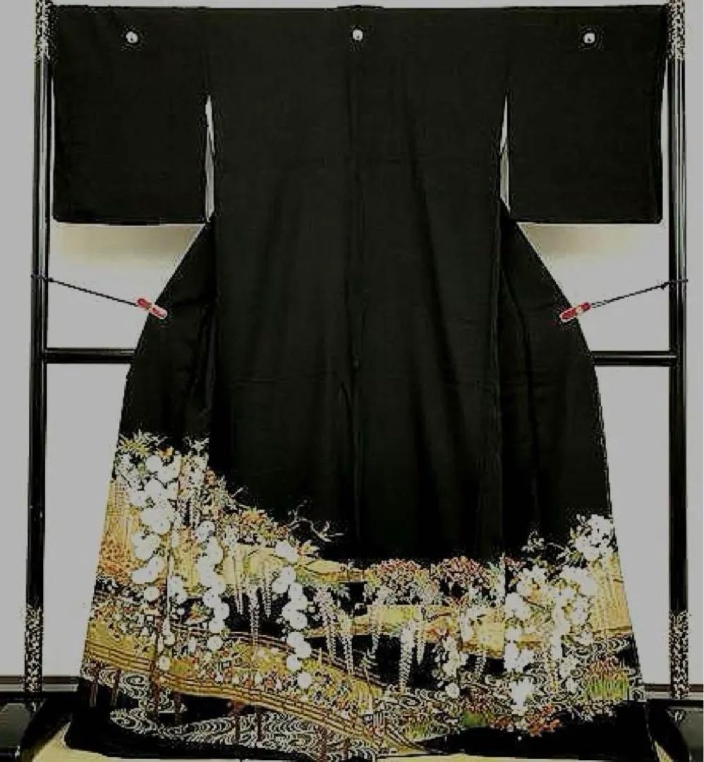 正絹黒留袖　駒刺繍　風景花蝶文　金彩　⑧(訪問着、紬、袋帯なども出品)