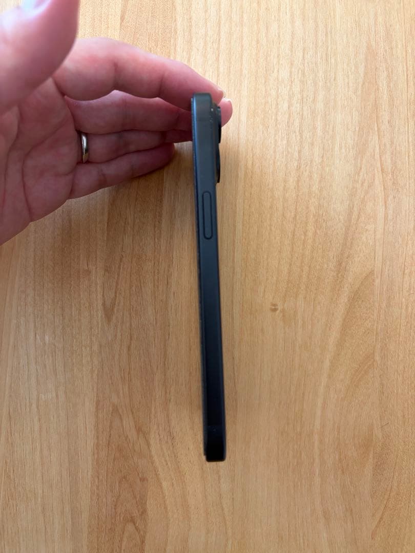 iPhone 15 ブラック 128GB本体　最大容量85%