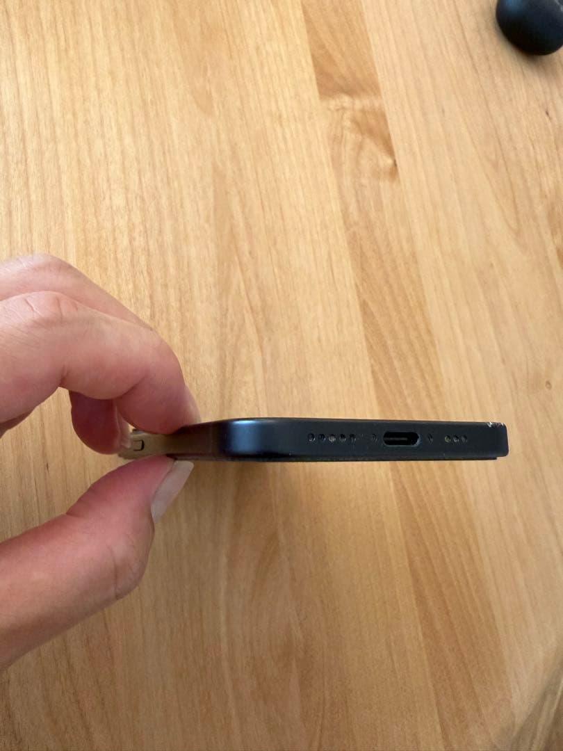 iPhone 15 ブラック 128GB本体　最大容量85%