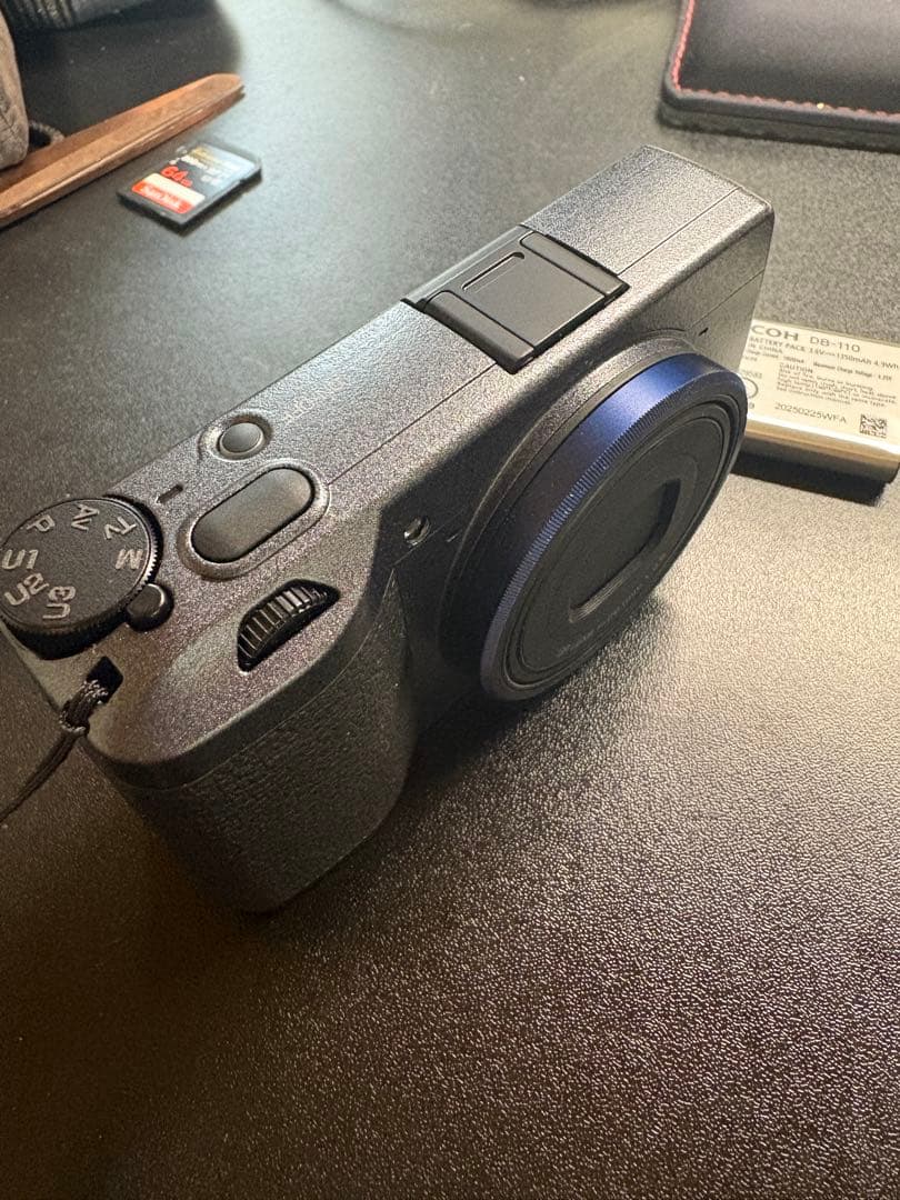 【ほぼ新品、バッテリー2つ】RICOH GR IIIx