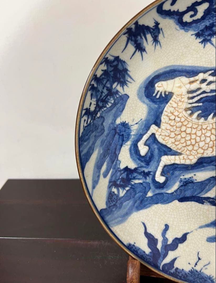中国古美術　明時代染付麒麟皿•【大明宣徳年製】在銘