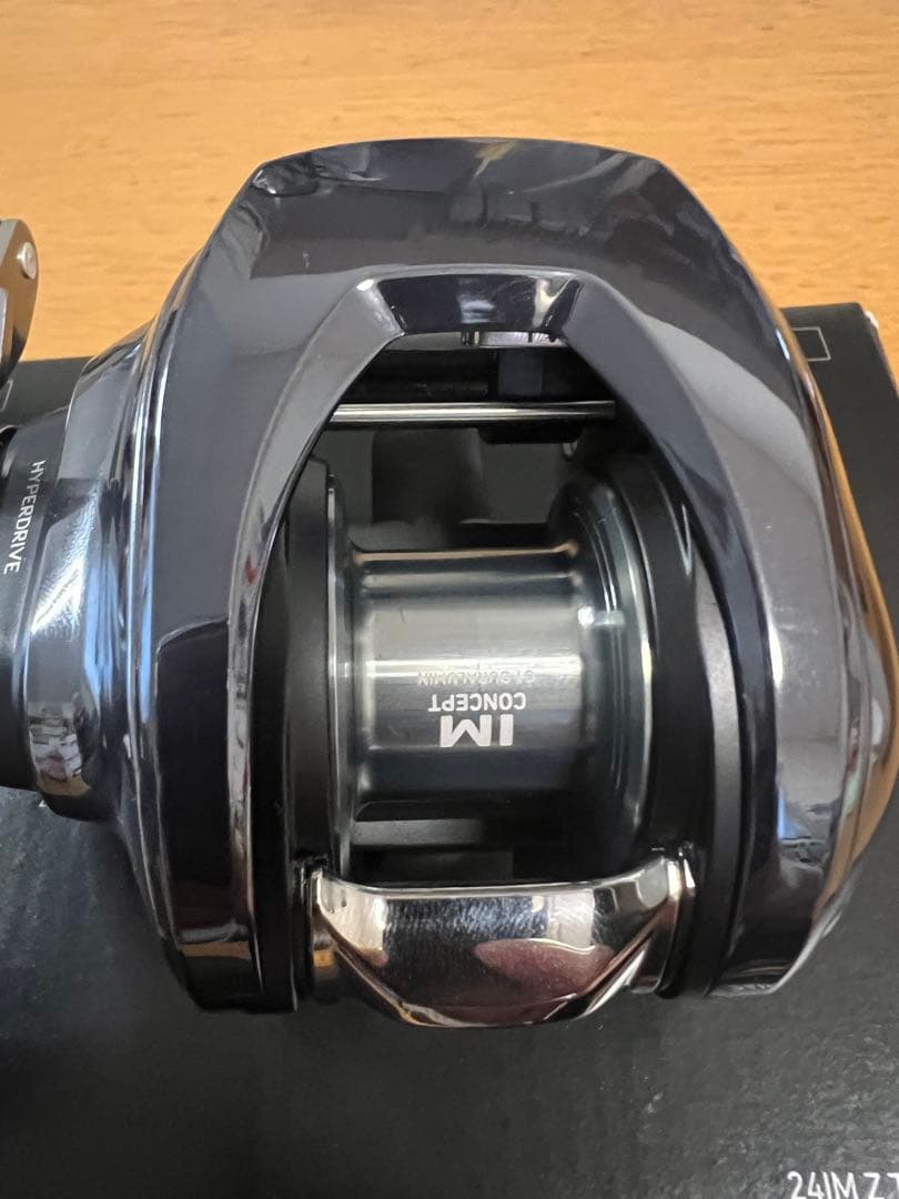 リール 24IMZ TW 200XHL