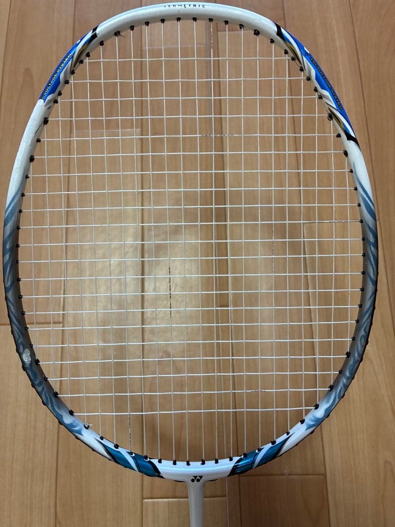 バドミントンラケット　ヨネックス ボルトリック60 4U