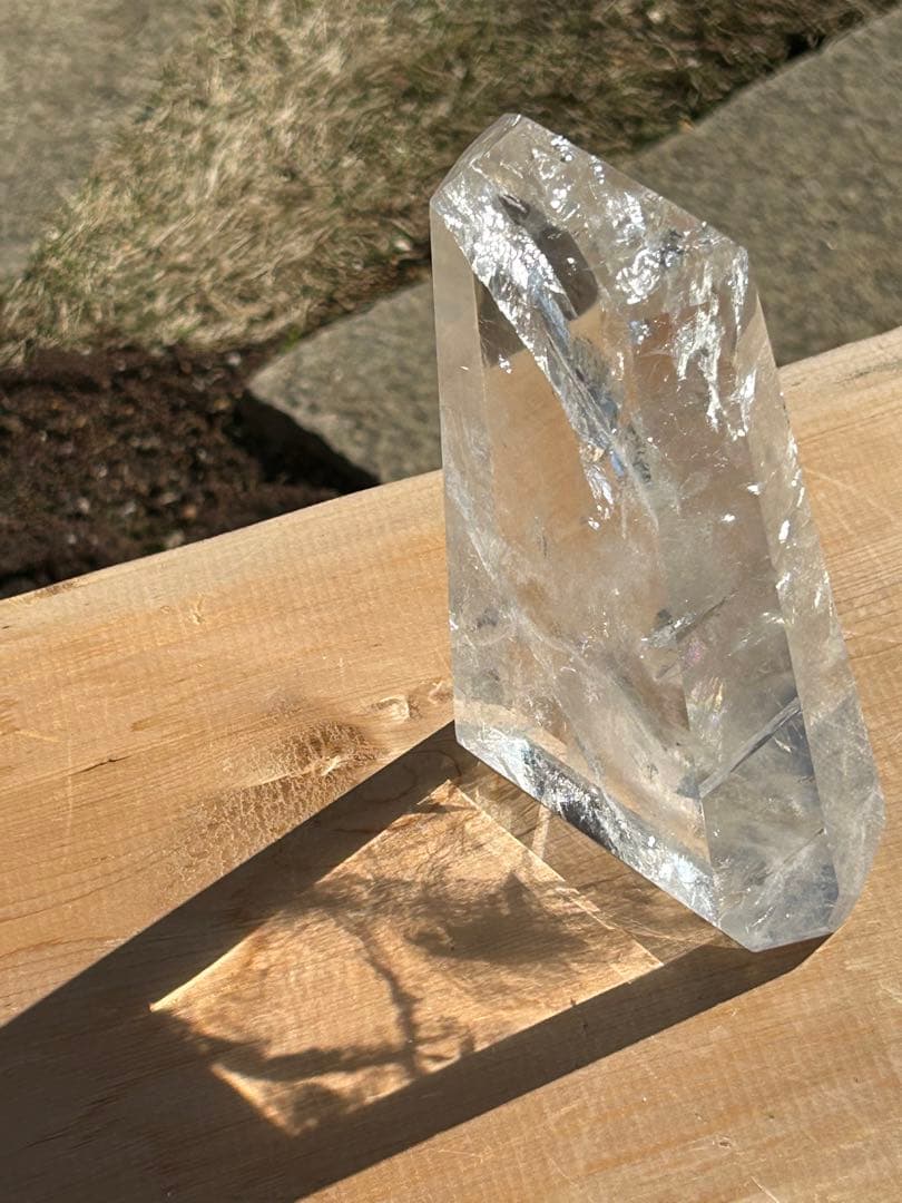 水晶透明度が高く最高品質AAAAAレインボークラック入