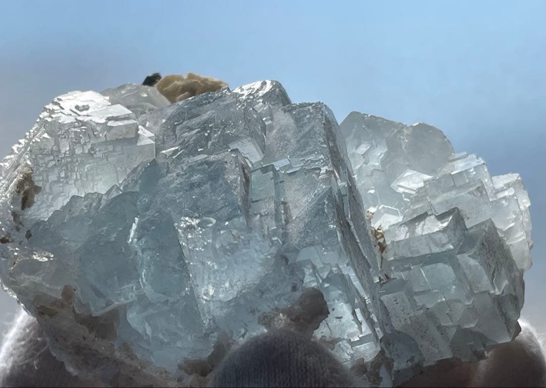 フローライト　原石　巨大結晶　美しいスカイブルー　アクアマリンカラー　虹　蛍石