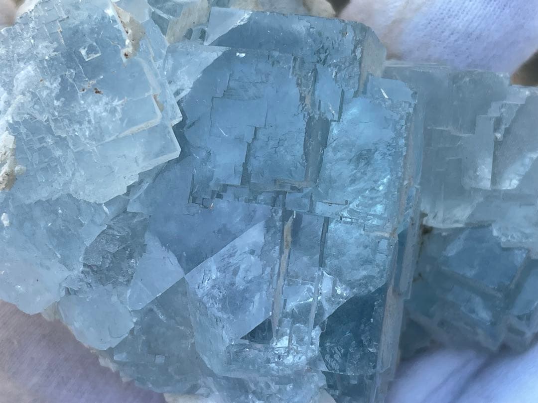 フローライト　原石　巨大結晶　美しいスカイブルー　アクアマリンカラー　虹　蛍石