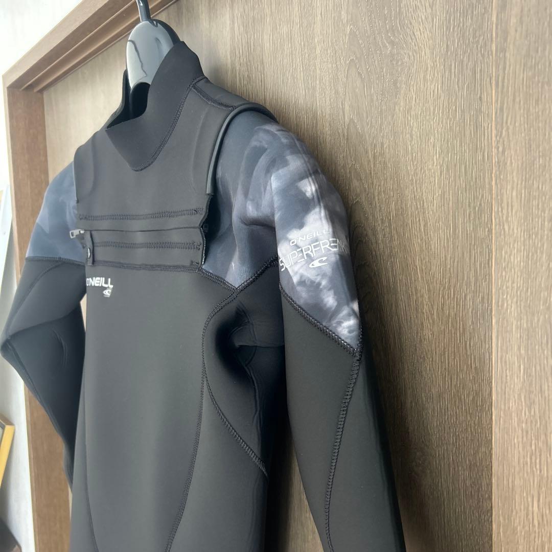 【新品未使用】オニール SUPERFREAK Z.E.N.フルスーツ 3/2mm