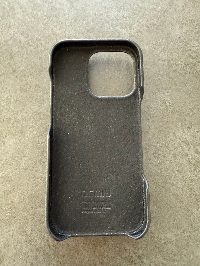 【箱無し】DEMIU iPhone16pro ケース