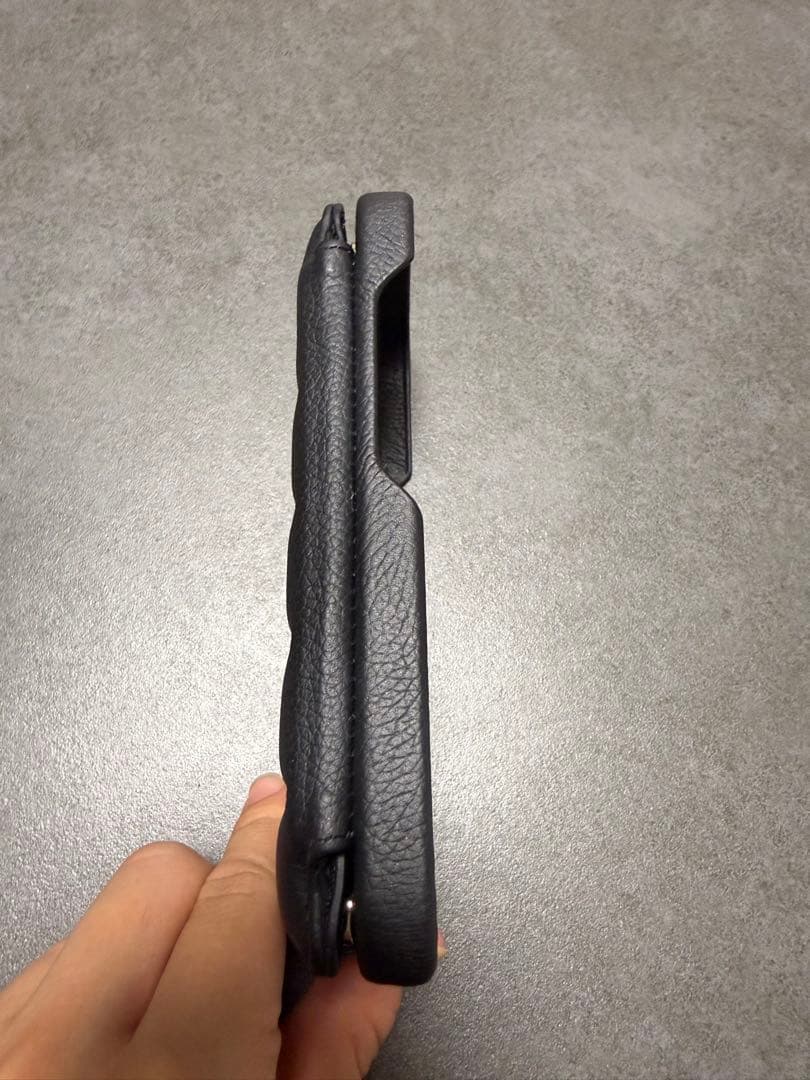 【箱無し】DEMIU iPhone16pro ケース