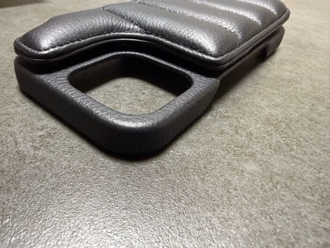 【箱無し】DEMIU iPhone16pro ケース