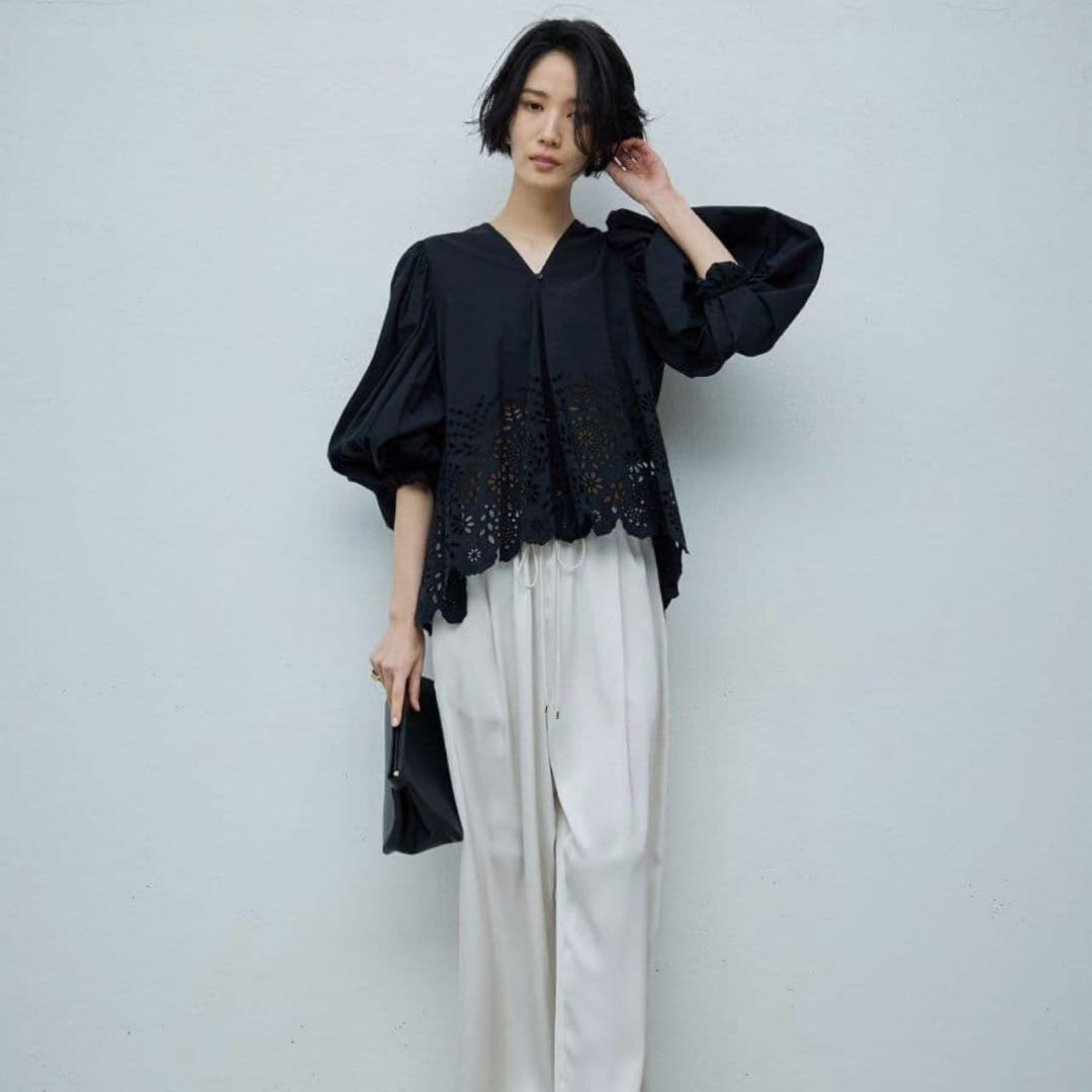 美品✨マリハ 春の訪れのブラウス 別注 ボリュームスリーブ 黒 綿 36